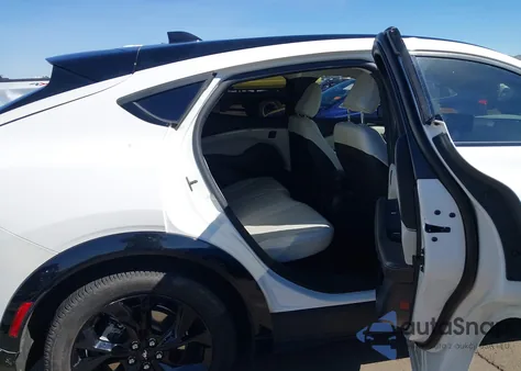 2023 Ford Mustang Mach-E Premium z USA, uszkodzony, nr VIN 3FMTK3R74PMA03298